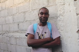 David Darout opiskelee muurausta Renfanmin ammattikoulussa Port-au-Princessä.