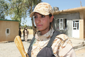 25-åriga trebarnsmamman Chia Hassib från Kirkuk har varit peshmerga-soldat i sex år. Hon längtar till fronten för att slåss mot IS, trots att hon vet vad hon riskerar om hon tillfångatas.