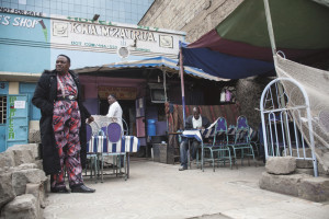 Ben Mzairuan omistaman ravintolan kulmalla räjähti kranaatti maanantaina iltapäivällä 31. maaliskuuta. Kukaan ei loukkaantunut iskussa, mutta samana päivänä toisessa iskussa kuoli kuusi ihmistä. Seuraavana päivänä Kenia aloitti operaatio Usalama Watchin.